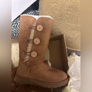 UGG SIZE 8